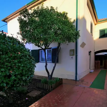 - Casa Inteira Villa Coïmbre